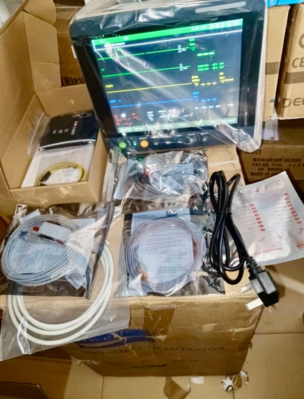 Qualitex Multi-Parameter Patient Monitor (12.1-Inch)