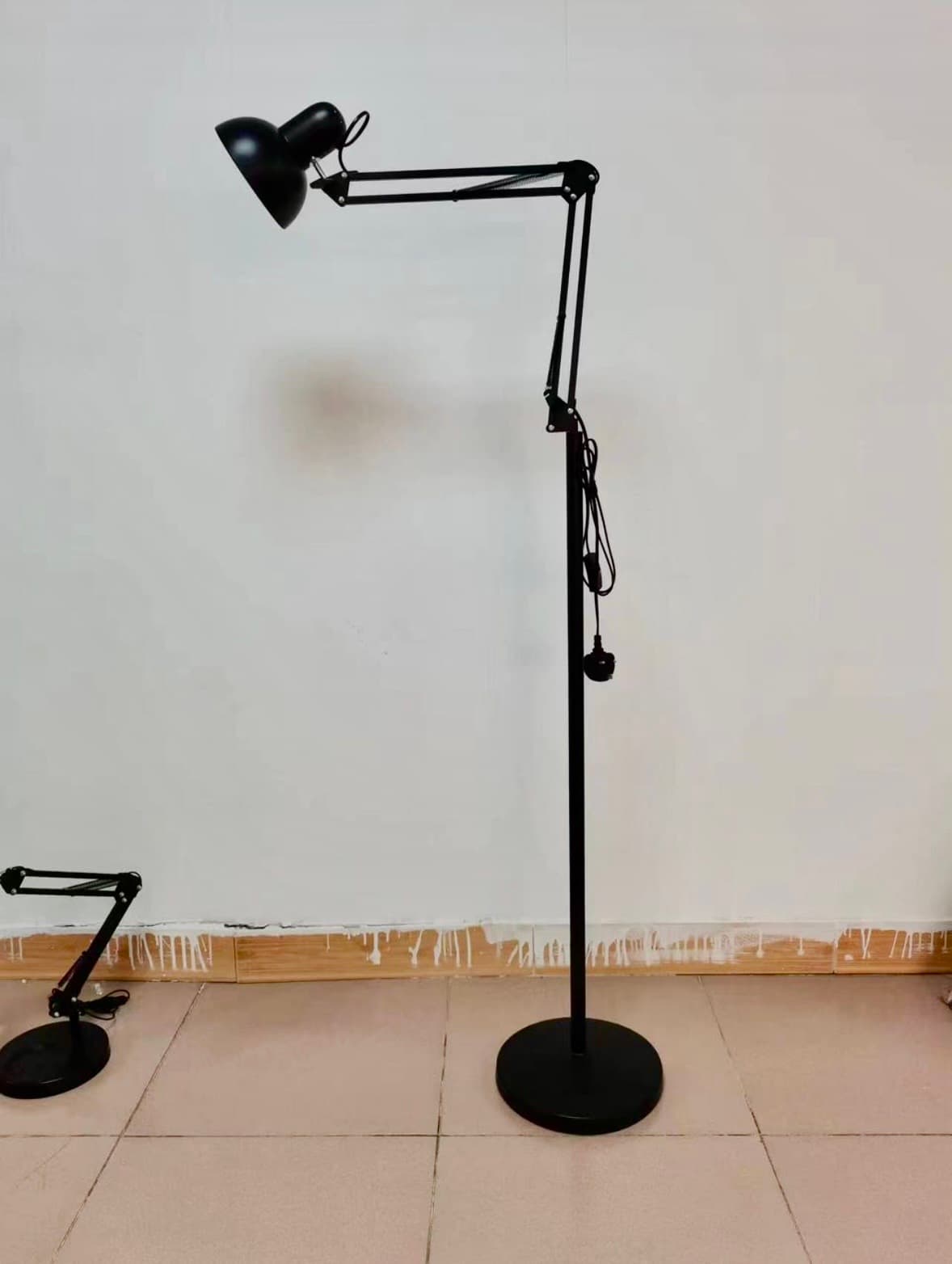 Adjustable Long-Arm Swing Floor Lamp (Black)
