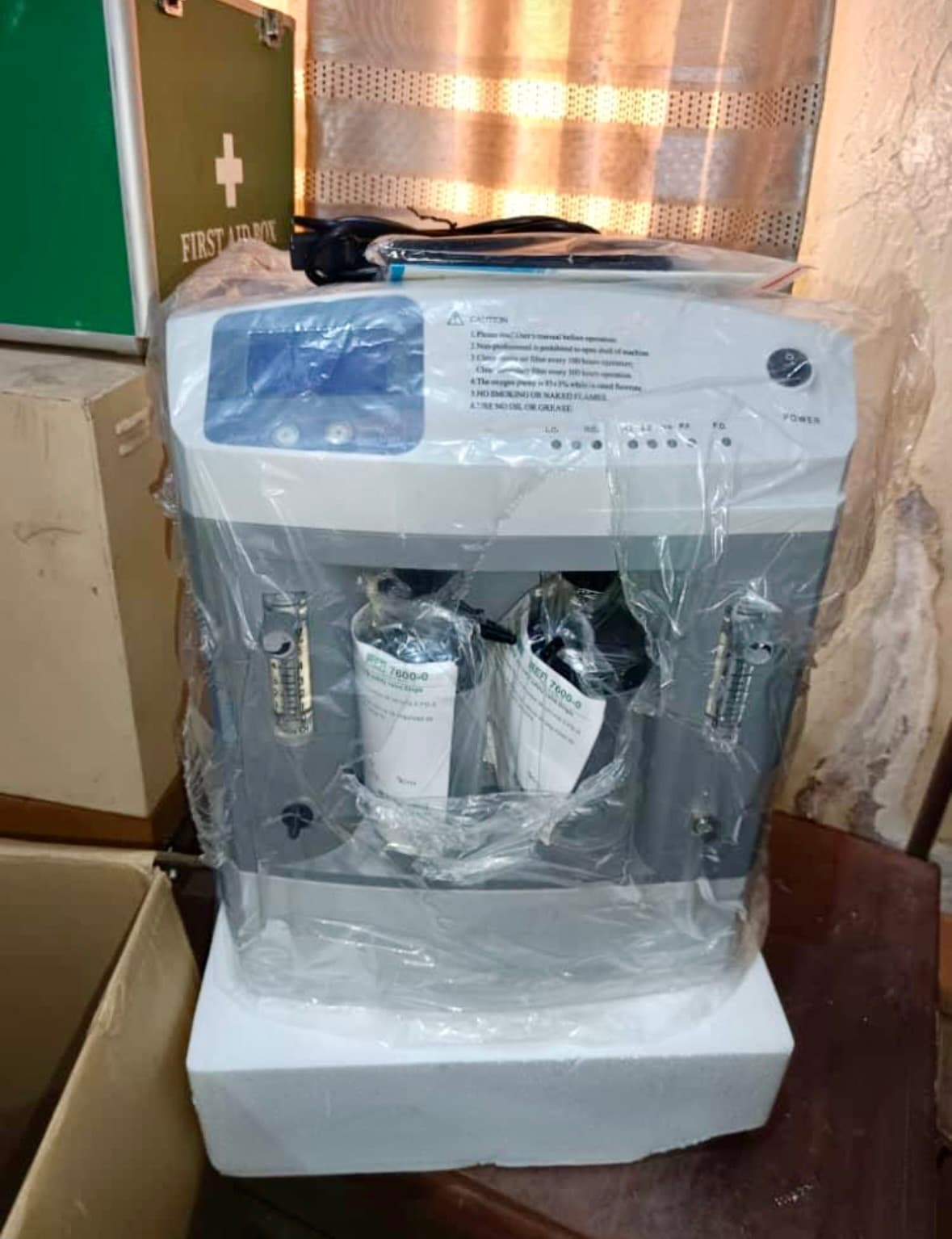 5-Liter Medical Oxygen Concentrator with Double Vaporizer/Humidifier Setup