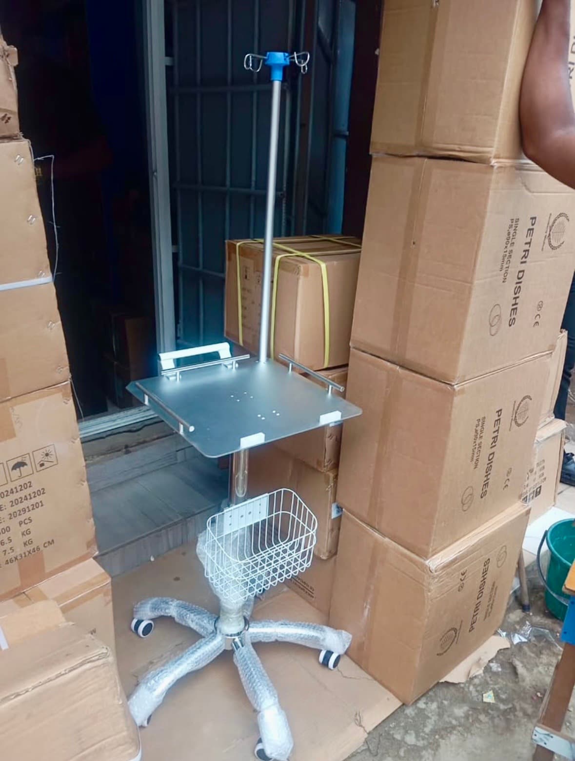 Patient Mobile Medical Trolley with Integrated IV Pole